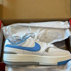 BRAND NEW - Nike Gamma Force size 6